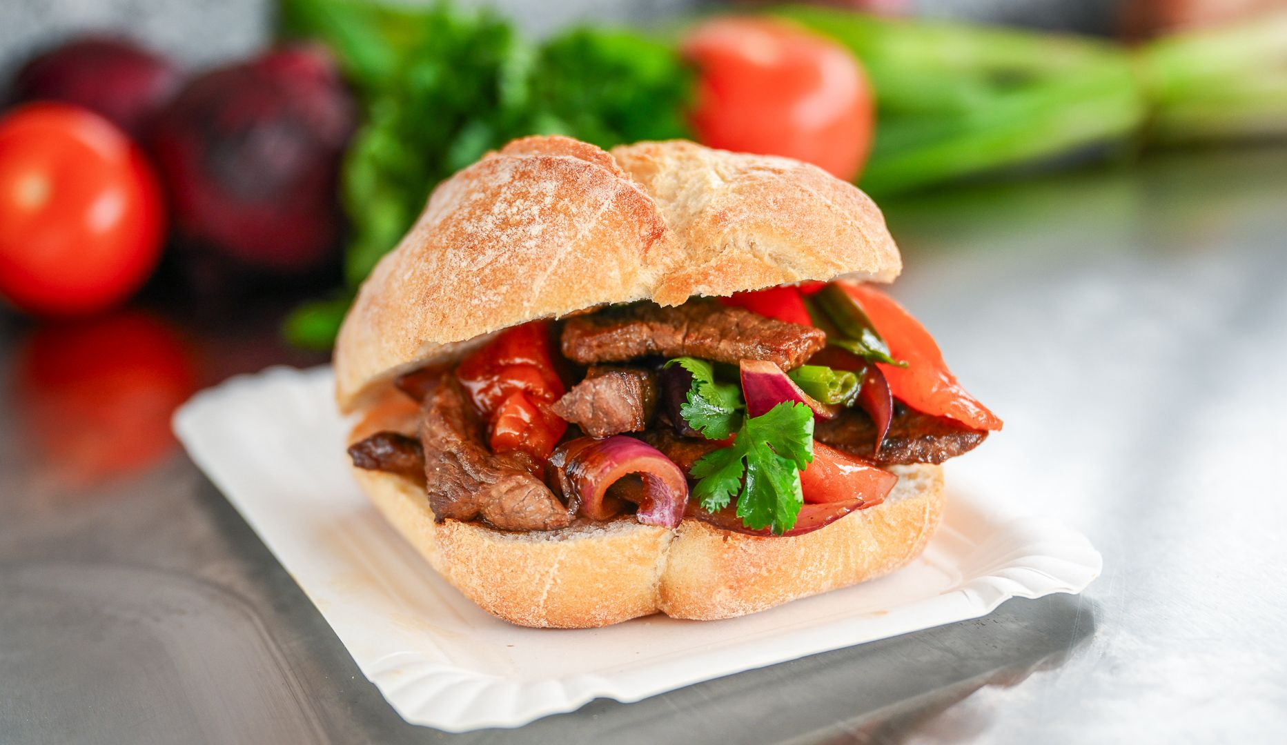 Pan con Lomo Saltado